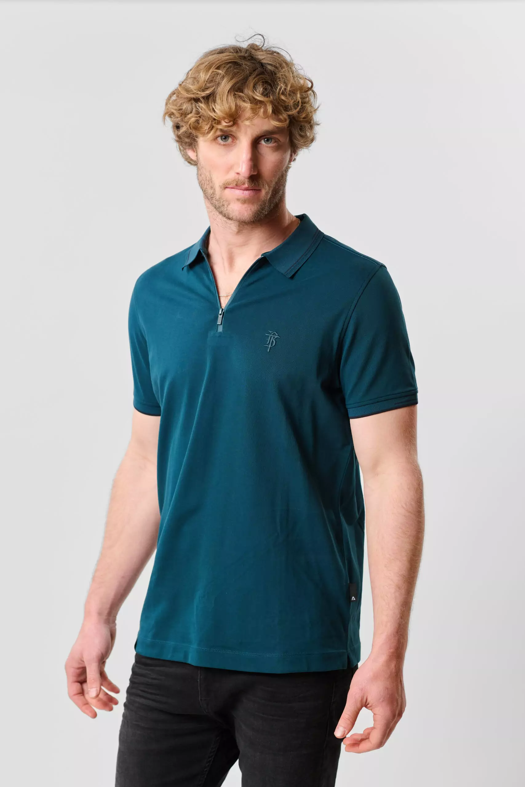 חולצת פולו אלגנטית POLO PK לגברים מבית BOGART – עם רוכסן עדין במגוון צבעים.